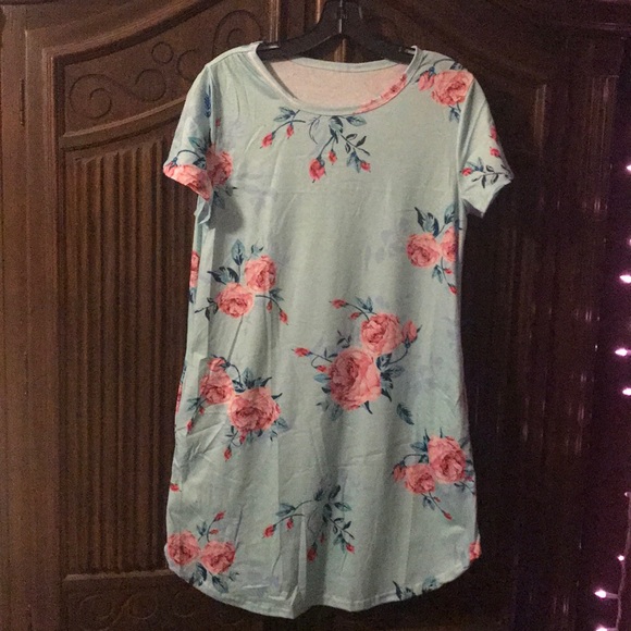 Simple Sweet Rose-Patterned Dress w/ Pockets - Picture 2 of 5